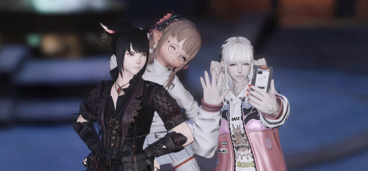 예이~  트친쿤~
보고있어~?

나 지금 너의 소중한 여자친구와 같이있거든~