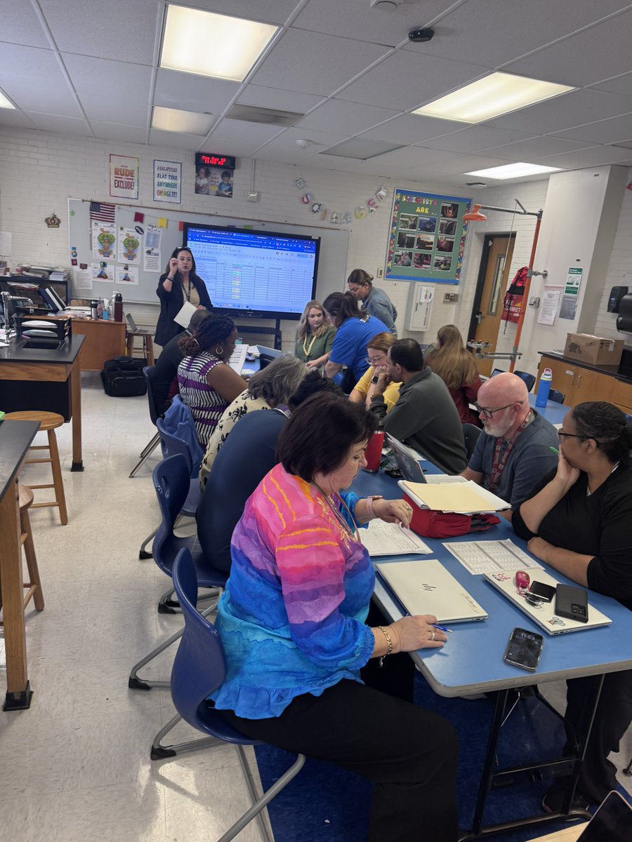 ChristmasRowe's tweet photo. Great conversations around data during our PLCs. @smfalcons @JPersinski https://t.co/qT2GyRMI89