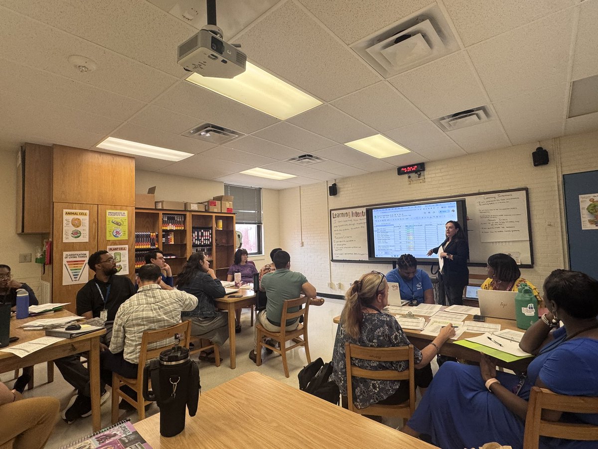 ChristmasRowe's tweet photo. Great conversations around data during our PLCs. @smfalcons @JPersinski https://t.co/qT2GyRMI89