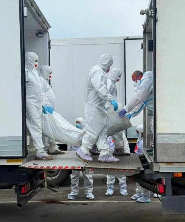 Échange de corps :

— La Russie a remis 1 000 corps supplémentaires de militaires décédés à l’Ukraine.

— L’Ukraine a remis à la Fédération de Russie 19 corps de militaires russes décédés.

1 000 🇺🇦 pour 19 🇷🇺 : un prix dévastateur.