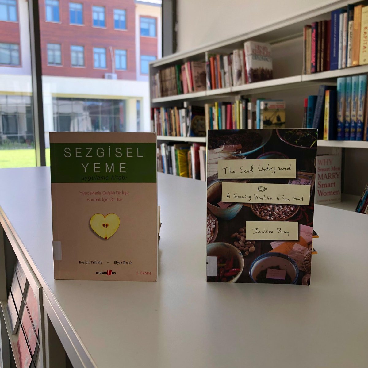 Biruni Kütüphane (@birunikutuphane) on Twitter photo 📚 Haftanın Kitap Önerileri
🥦Sezgisel Yeme Kitabı
Yeme davranışlarını keşfetmek için rehber niteliğinde bir eser
🍄The Seed Underground: A Growing Revolution to Save Food
Biyoçeşitliliğin sürdürüleblirliği ve gıda güvenliği üzerine derin bir yolculuk
<a href="/Biruniedu/">Biruni Üniversitesi</a> <a href="/DrAdnanYuksel/">Adnan Yüksel</a> 📚 Haftanın Kitap Önerileri
🥦Sezgisel Yeme Kitabı
Yeme davranışlarını keşfetmek için rehber niteliğinde bir eser
🍄The Seed Underground: A Growing Revolution to Save Food
Biyoçeşitliliğin sürdürüleblirliği ve gıda güvenliği üzerine derin bir yolculuk
<a href="/Biruniedu/">Biruni Üniversitesi</a> <a href="/DrAdnanYuksel/">Adnan Yüksel</a>