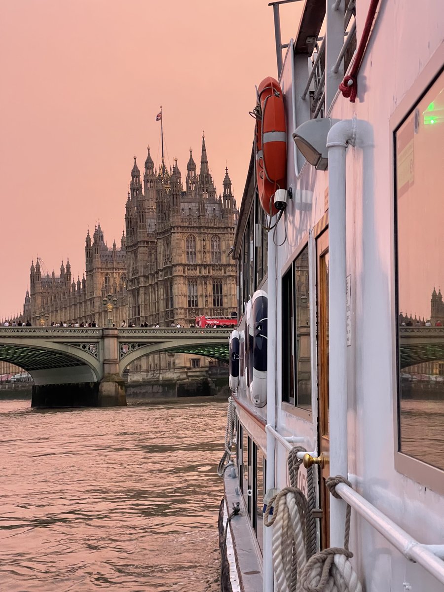 ThamesCruises's tweet image. The weekend’s peeking round the corner 🌇🚤. Take in sunset views of the Houses of Parliament from the comfort of our Thames cruises. 

Fancy a trip? 👉riverthamescruises.co.uk/index.asp

#RiverThamesCruises #LondonSunset #ThamesViews #HousesOfParliament #WeekendVibes #BoatLifeLondon