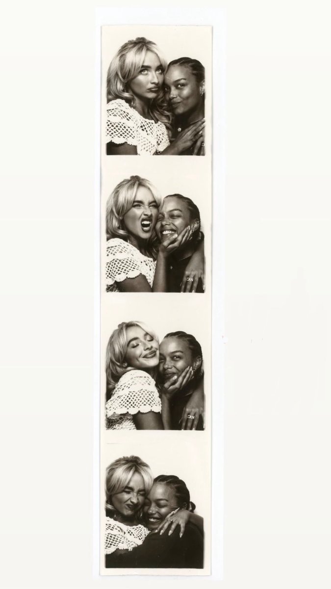 📸 | Sabrina junto a Whitney Peak en Nueva York.