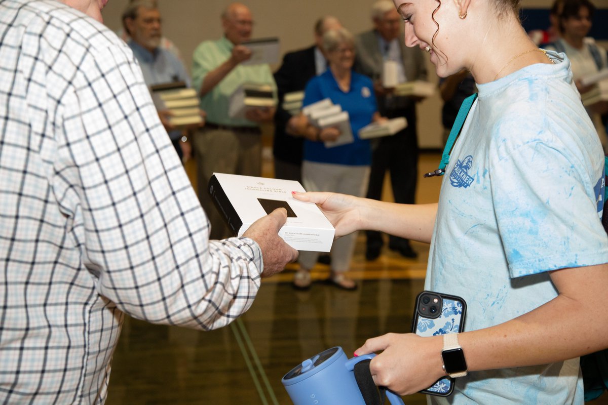 🙏📖 Today’s Chapel ended with a special tradition — every new freshman and transfer student received their very own ESV Study Bible! 

A huge THANK YOU to the local congregations who raised funds and joined us to hand them out in person. 💙 #RootedInFaithUnitedAsFamily