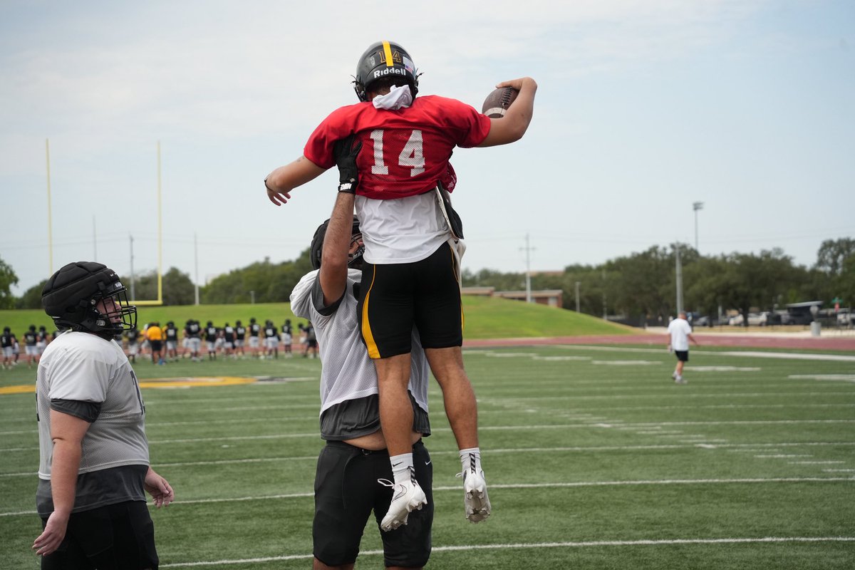 Keep stacking days 🧱 

#TooLiveU | #PupsUp