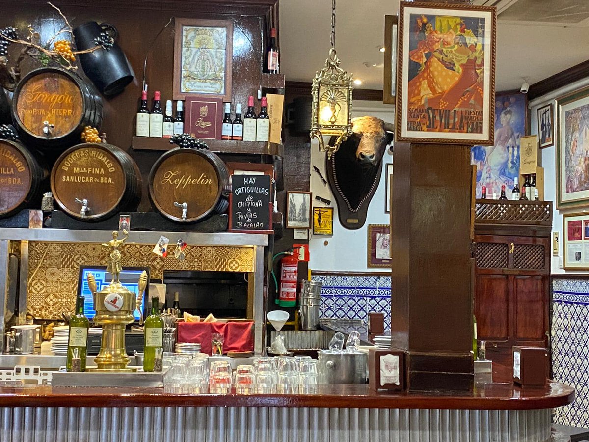 📸✨¡Bienvenidos a una experiencia única en #BodegaGóngora! 🌟🍽️ Descubre nuestros exquisitos platos y disfruta de un ambiente acogedor y elegante. 😋🕯️ ¡Te esperamos para compartir momentos inolvidables! 🥂🎉

☎️ 954221119
📌 bodegagongora.com

#restaurante #Sevilla #tapas