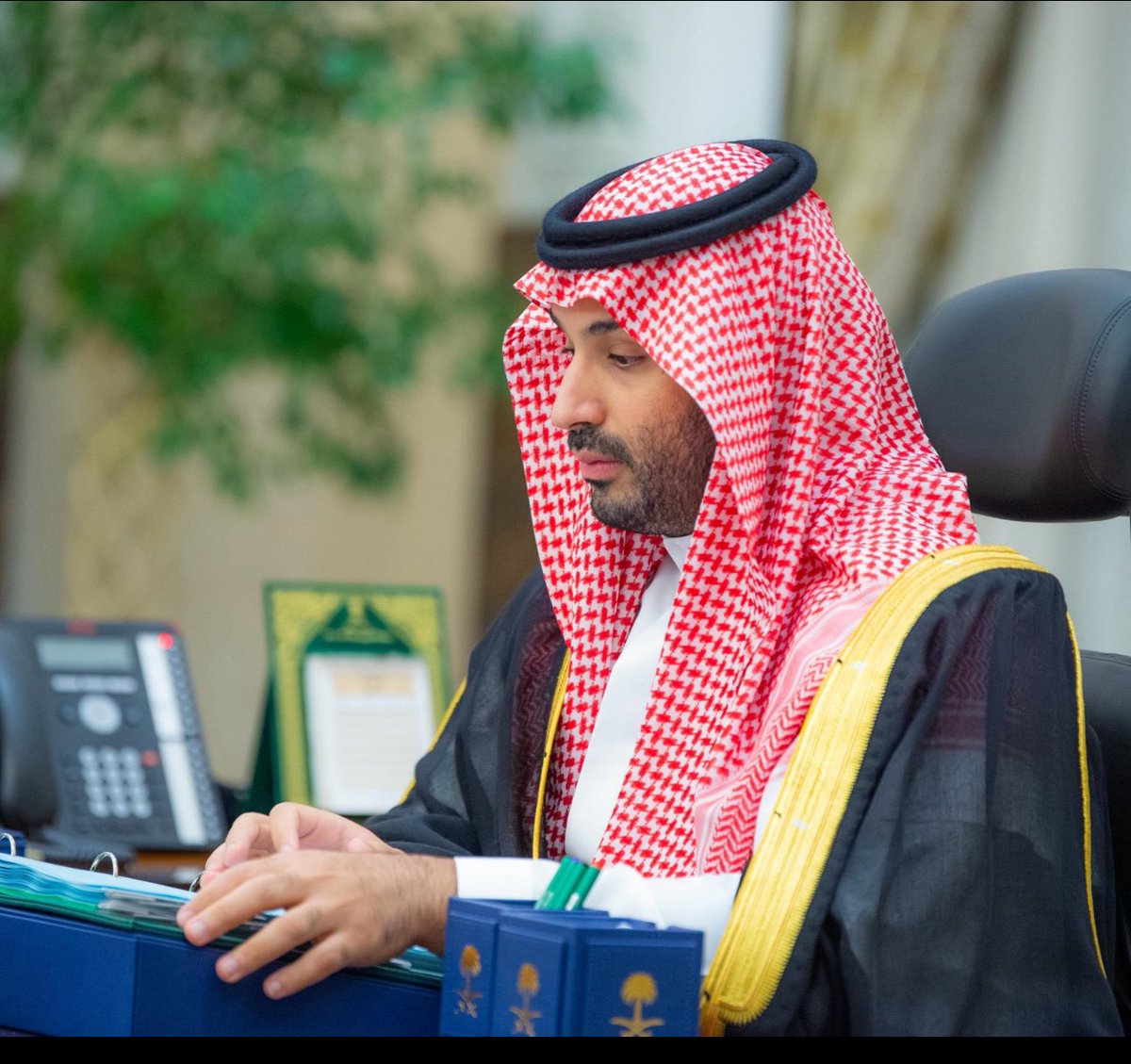 مُلهمنا الهُمام سيدي #ولي_العهد أعزه الله.
يرأس جلسة #مجلس_الوزراء 
🇸🇦💚🇸🇦