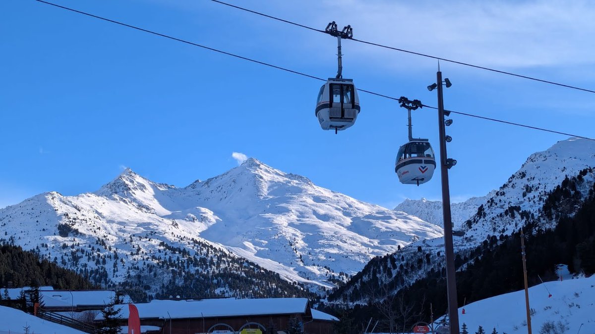 It's World Photo Day! 📸

Today, we're celebrating all of the fabulous photos sent in by our clients ❄️ Every snapshot is special, from powder-pistes and mountain moments to chairlift views and après-adventures.
