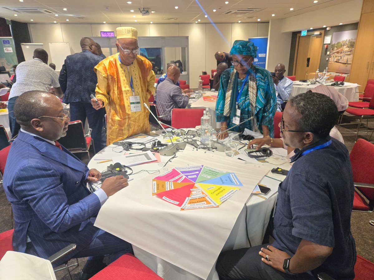 IDEA_Africa's tweet photo. A well-managed electoral cycle builds public trust in both the EMB and the electoral process. It promotes transparency, accountability, and professionalism, key to legitimizing election outcomes. Org by @AUC_PAPS with @Int_IDEA via the @EUtoAU funded SPEC project. #BRIDGETraining https://t.co/36cMNocqlD