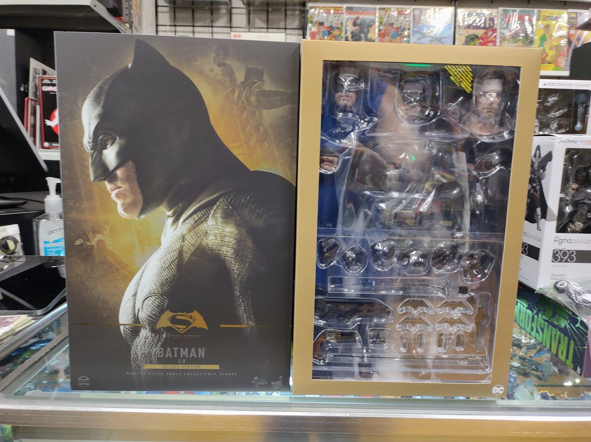 FOXPROWL1's tweet photo. Deluxe Batman Hot Toys and 1/100 scale Gundam model kits came in yesterday!
#foxprowltoyscomics #foxprowlcollectables #hottoyscollectibles #batman #gundam #hottoys #storemoving https://t.co/Brizo9wBQu