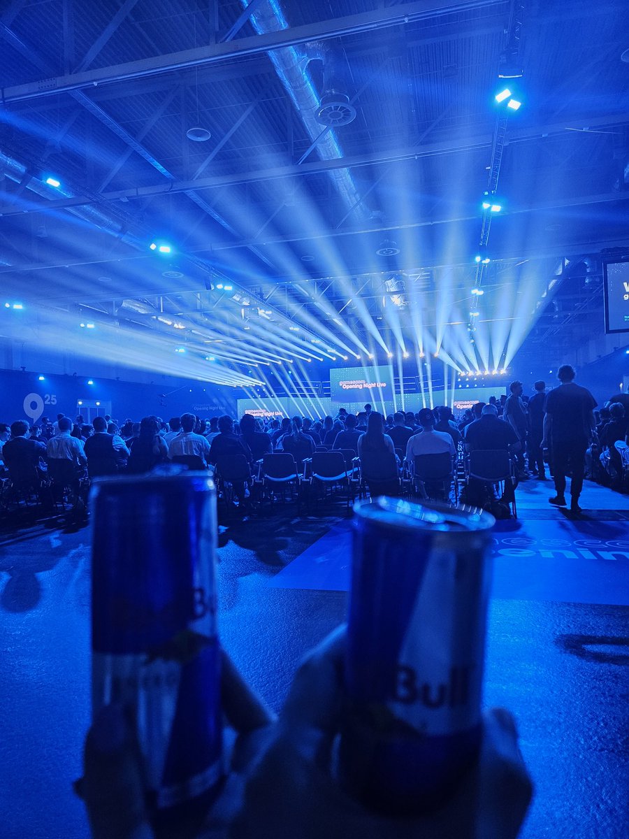 CadetGrumpyDuck's tweet image. Ready at @gamescom for Opening Night Live with our @redbull 🔥
With @MissGox 💜