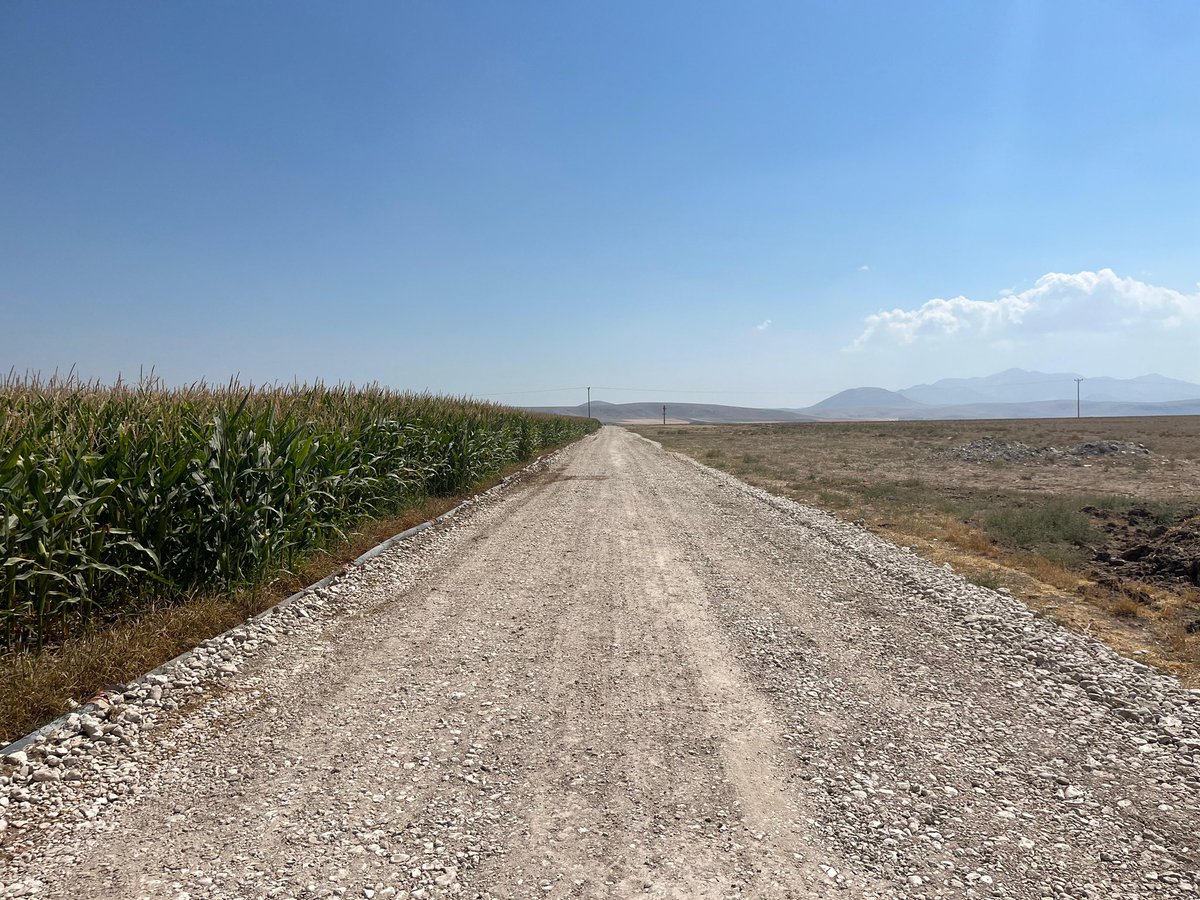 MAHALLELERİMİZDE YOL ÇALIŞMALARIMIZ DEVAM EDİYOR 🚜🛣️

Kayacık Mahallemiz’de 30 km’lik toplulaştırma yol çalışmaları tamamlanmıştır. Ortaoba Mahallemiz’de ise yol çalışmalarımız tüm hızıyla devam ediyor ve şu ana kadar 10 km’lik kısmı tamamladık.

Sahada;
📌1 Ekskavatör, 1