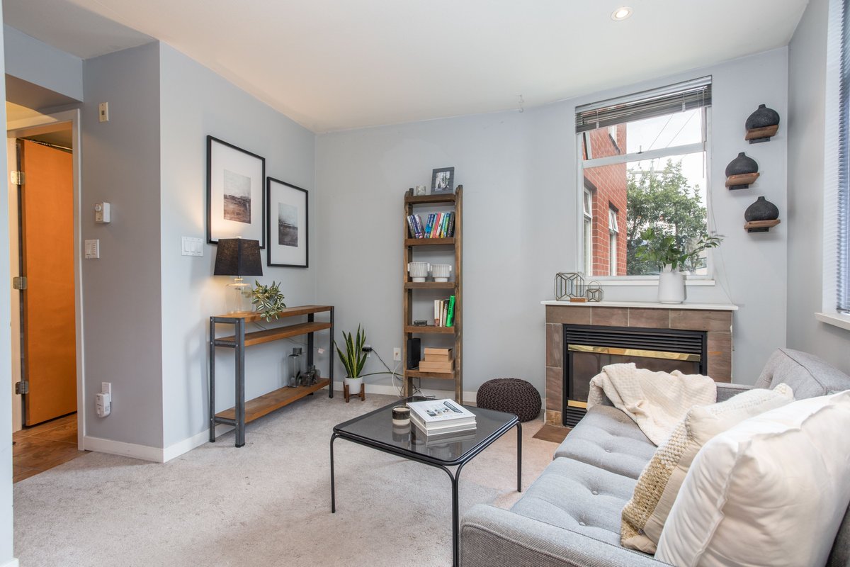 sellingYVR's tweet photo. NEW LISTING

Charming starter home in Vancouver’s sought-after Fairview!

📍210 638 W 7th Avenue, Vancouver
💰 $475,000
🛏️ 1 | 🛁 1 | 📏 461 sqft

For more details or a private showing, Cheryl@hillandharbourgroup.com https://t.co/S197aYV92E