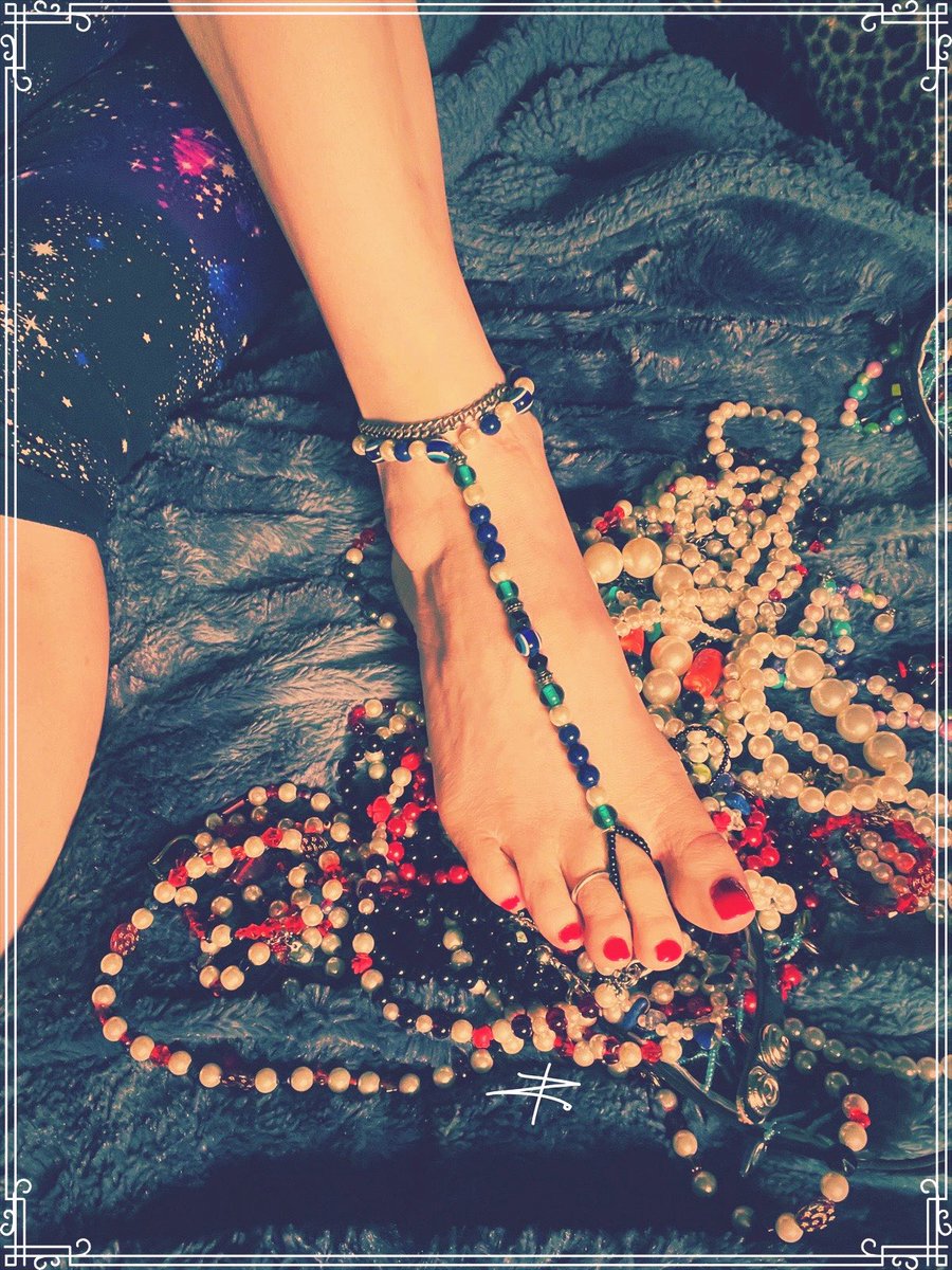 Shannon20311795's tweet photo. “Nowadays people know the price of everything and the value of nothing.”
      — Oscar Wilde. #myPhoto
    #barefootTuesday 👣💙 https://t.co/UsJmVWuyQT