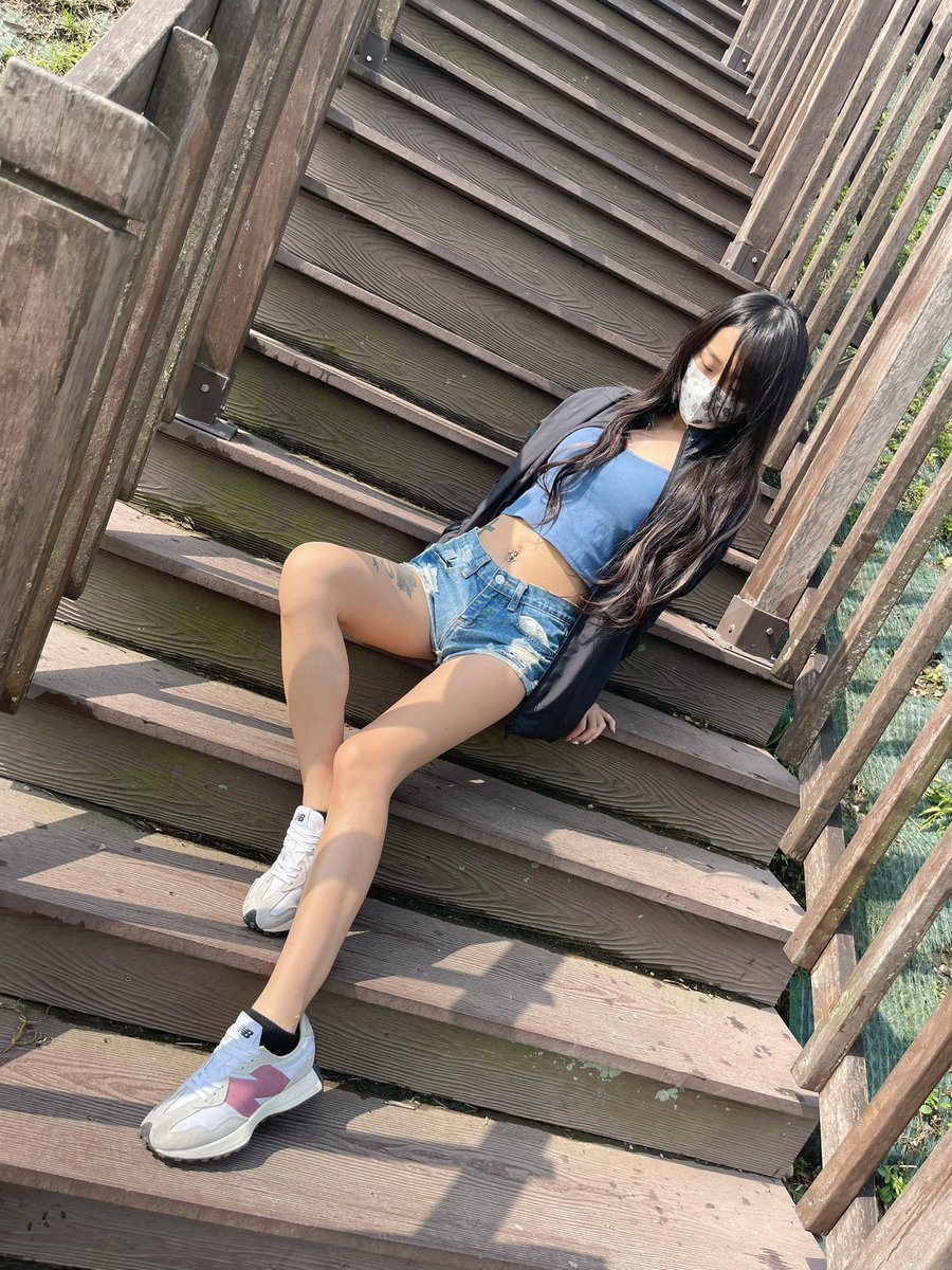 想要1萬追蹤獎勵的有誰～
底下留言+轉推！！
想要福利就要留言唷
留言人數太少我就一個一個給噢🥰