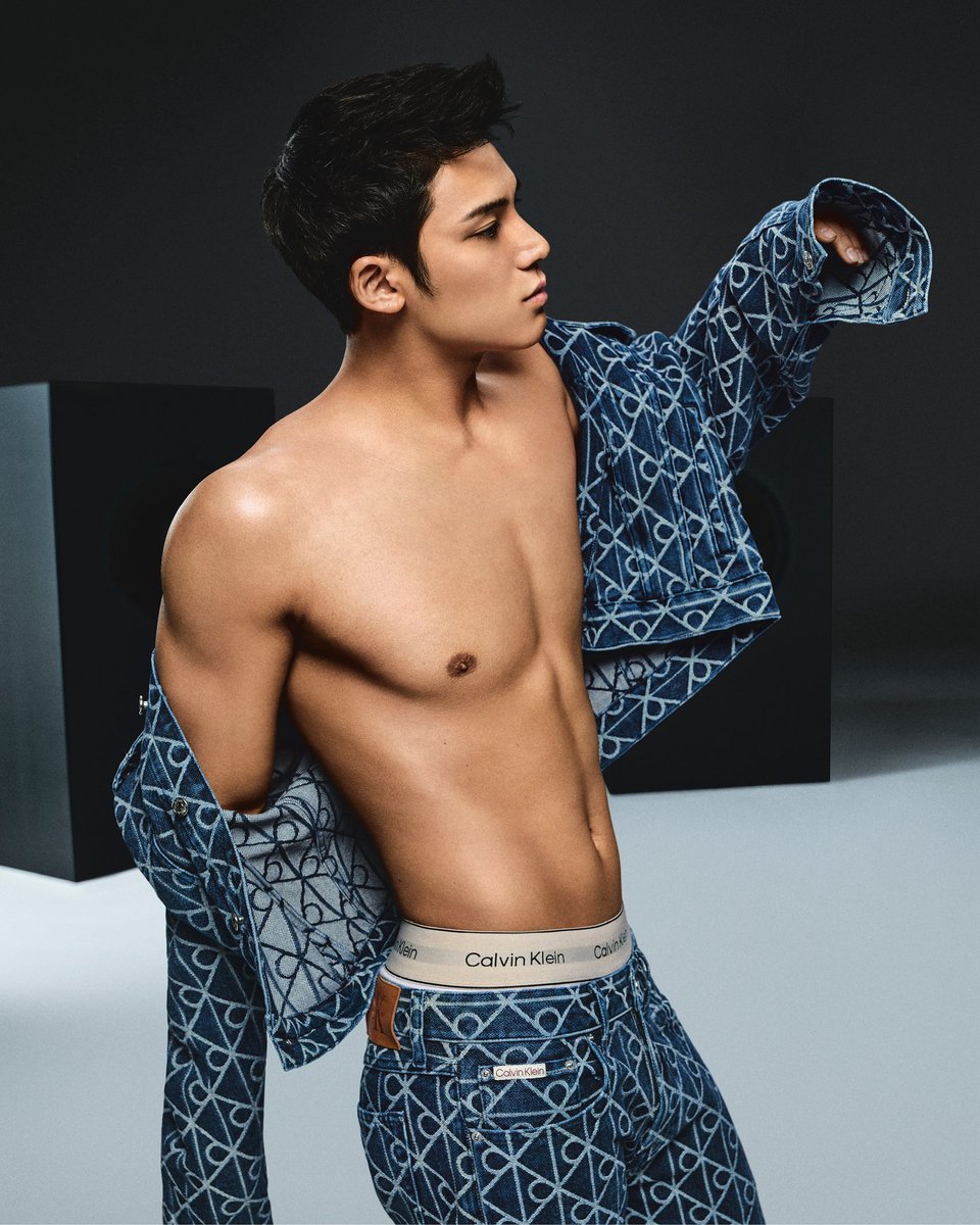 GAM3GH0ST's tweet image. 𝐍𝐎𝐗 is the moment in unexpected basics. signature denim with loose layers worn open.

#𝘊𝘢𝘭𝘷𝘪𝘯𝘒𝘭𝘦𝘪𝘯x𝐍𝐎𝐗