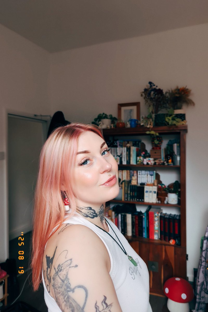 She's sooooo back 🩷🌸🌷💗🧁