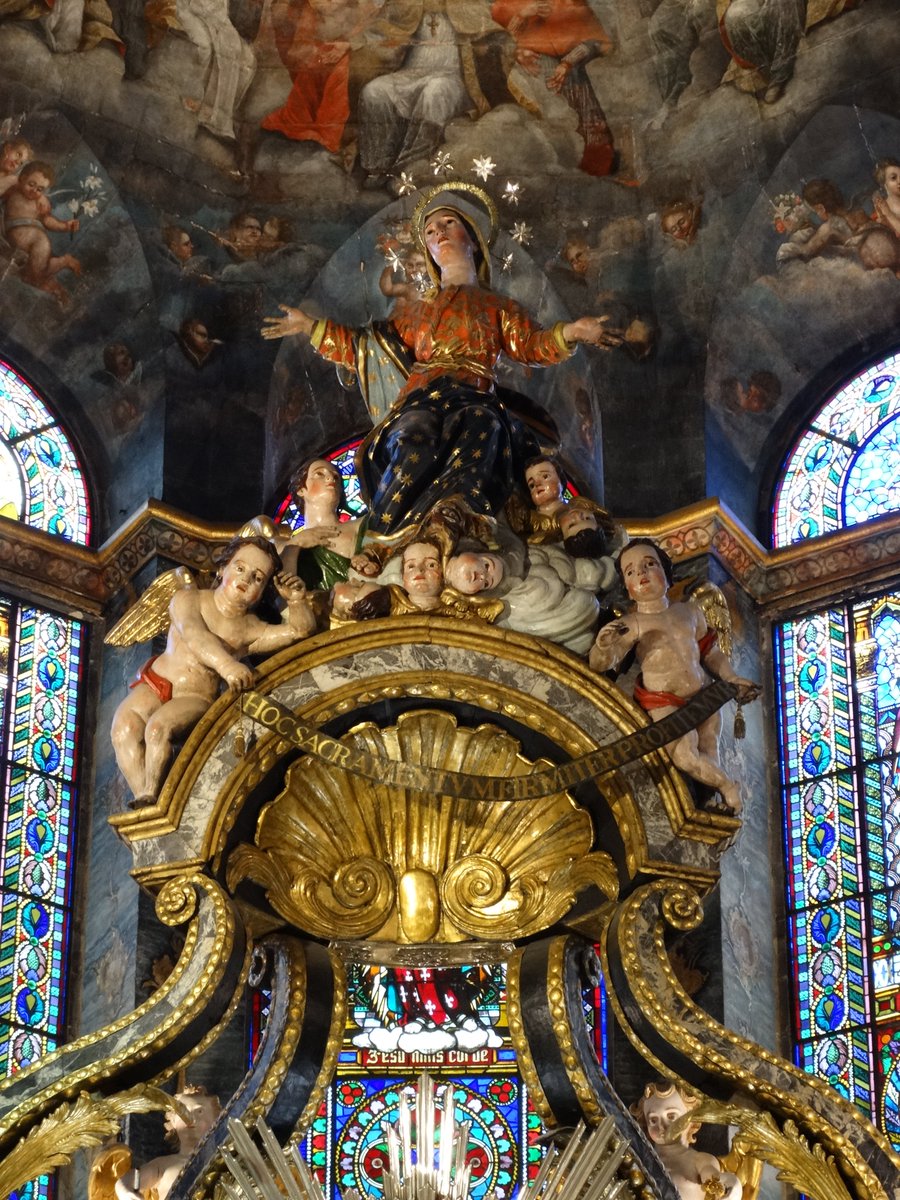 Unha das imaxes más impresionantes que se poden ver desde o Museo Diocesano Catedralicio de Lugo é a Asunción de María da Capela Maior. Feita na segunda metade do século XVIII, a súa beleza imprime unha especial significación a toda a Catedral, da cal é titular. 😍