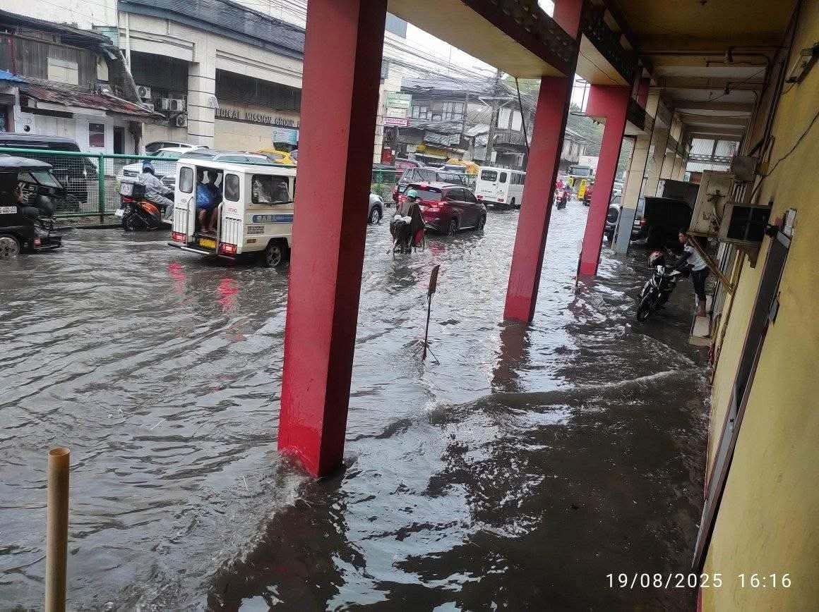 patriotic_ph's tweet photo. Some areas in Davao City were flooded due to heavy rains on August 19, 2025, causing traffic disruptions and safety hazards for commuters. 
Asan ang 51B flood control nito?? https://t.co/JzlxHXLz12