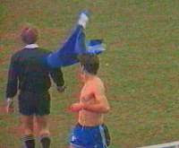 devoirdefoot's tweet image. Quelle club peut s'asseoir à notre table et dire qu'il offre depuis des décennies un plus grand divertissement que celui auquel l'OM nous a habitué.

Même le grand Real avec ses titres et ses milliards paraît bien fade à côté nous ...

#TeamOM