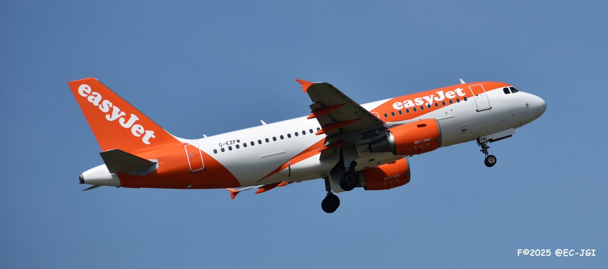 Elon_and_Tesla's tweet photo. #4031 #todayspicture #summerextra #A319
G-EZFW at JER / EGJJ on 27th April 2025
#avgeek #fencespotting https://t.co/T1ZNTcfw1V