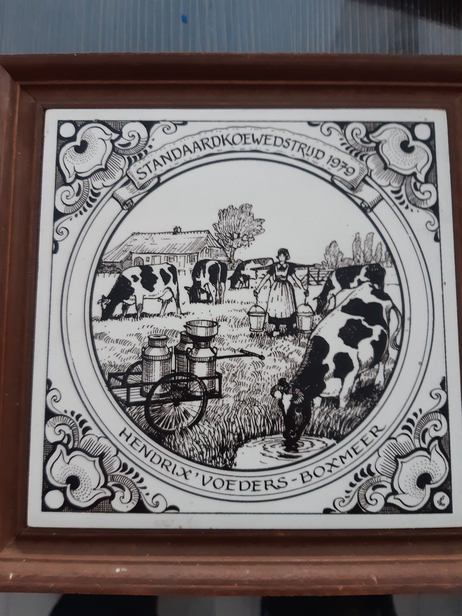 Tegeltje die mn pa al eens kreeg  en hier nog int kantoor hangt. Hard melken kon hij in dat jaar.  Leverde een Italië reis op, waar die tot aan zn dood over praatte.