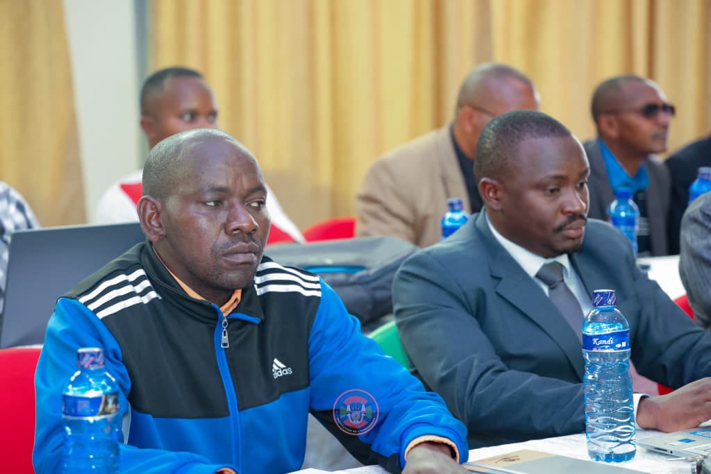 OmbudsmanBI's tweet photo. L'Ombudsman a salué les actions du Chef de l'État #Burundi-ais, S.E. Evariste NDAYISHIMIYE qui soutient activement les jeunes à travers des initiatives qui offrent des opportunités de financement pour les projets des jeunes(#PAEEJ,#BIJE et #BIDF). https://t.co/Pbfzks7CBq
