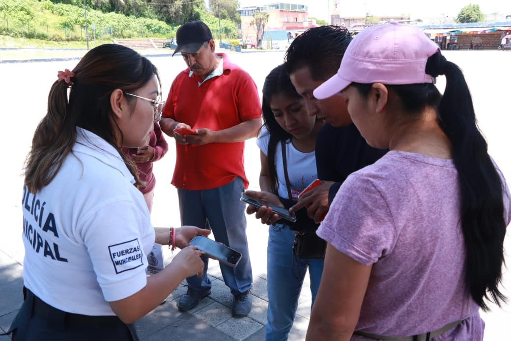🛡️ ¡Cada vez somos más trabajando por la seguridad de #Cholula!

Comerciantes de la Asociación Tlachihualtepetl-Soria se sumaron a los comités de seguridad de <a href="/prevencholula/">Prevención Cholula</a> 👮🏽‍♀️, con el objetivo de fortalecer la comunicación y atender emergencias de manera oportuna. 📱🚨