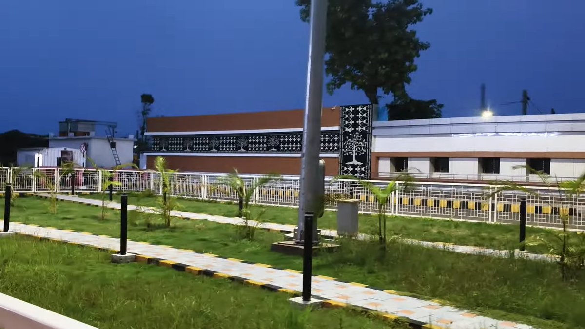Nagpur_Vidarbha's tweet photo. #Gadchiroli #Wadsa #RailwayStation #Redevelopment
The Redevelopment Work of Wadsa Railway Station of Nagpur Division of South East Central Railway is in its Final Stage.
@drmngpsecr @secrail @RailMinIndia https://t.co/CkjNUmmEmI
