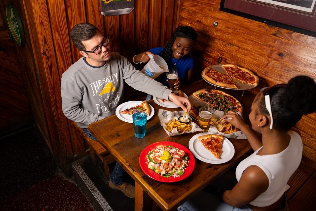 Village Idiot Pizza tweet media