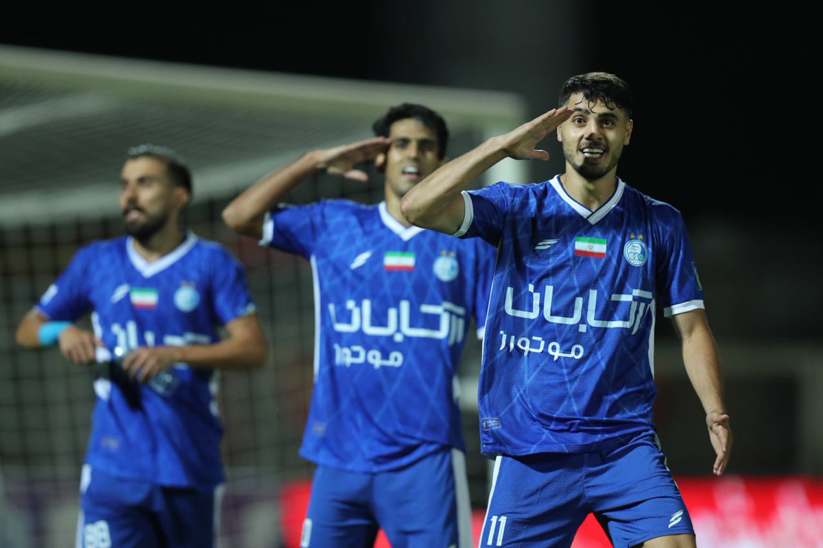 حال استقلال که خوبه خود به خود لبخند رو لبمونه؛ زنده باد این عشق💙