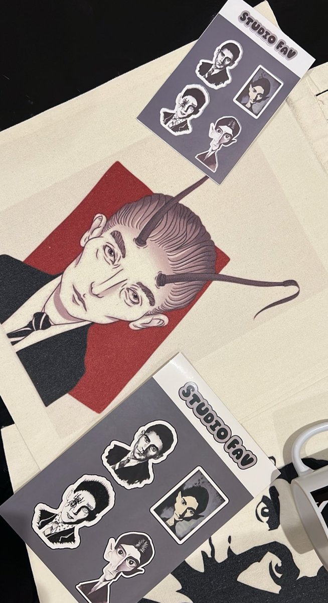 لحظاتُك مع “التحول”:
سواءً كنت في ركن القراءة تتأمل رحلة غريغور سامسا، أو تبدأ يومك بفنجان قهوة هادئ بعد قراءةٍ صاخبة، سيذكّرك كوب “التحول” بعمق النص ومدى تأثير لحظة الانفصال عن الذات.

webstudiofav.com/search?q=%D9%8…