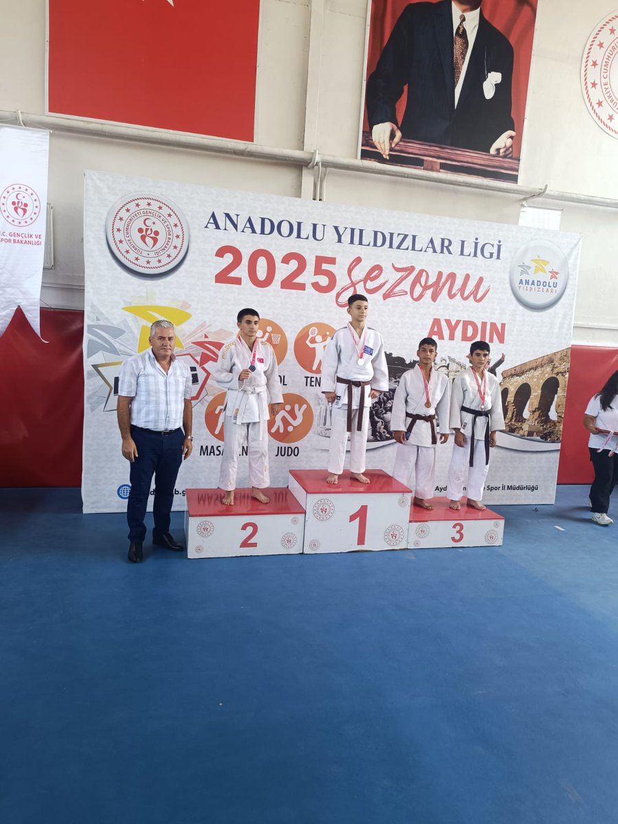 İlçemiz Mezopotamya Ortaokulundan Büyük Başarı

17-19 Ağustos 2025’te Aydın’da yapılan Anadolu Yıldızları Ligi Judo Türkiye Finallerine okulumuz 8 sporcu ile katılarak takım halinde Türkiye 7.’si oldular.

 Sporcularımızı, antrenörlerimizi, okul idaremizi ve emeği geçen herkesi