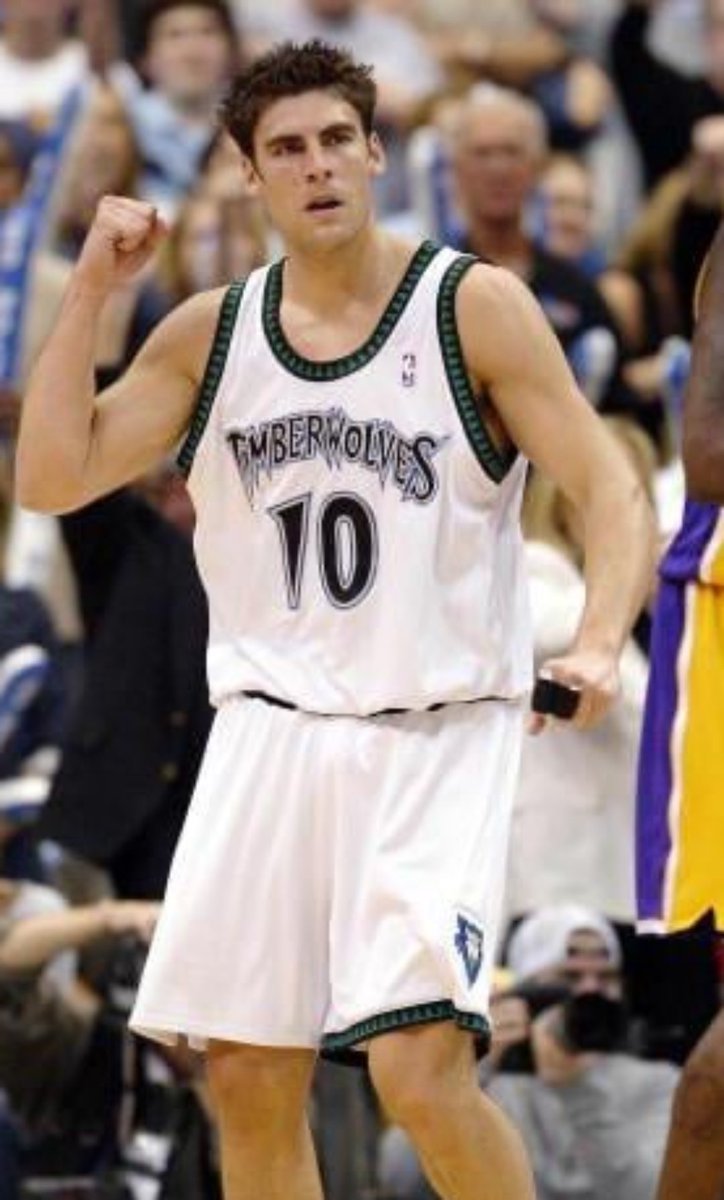 Twenty years later, how do Wolves fans remember Wally Szczerbiak? Legendary scorer, clutch shooter, and underrated teammate—or just a great scorer who missed his peak? Drop your thoughts! 🏀✨