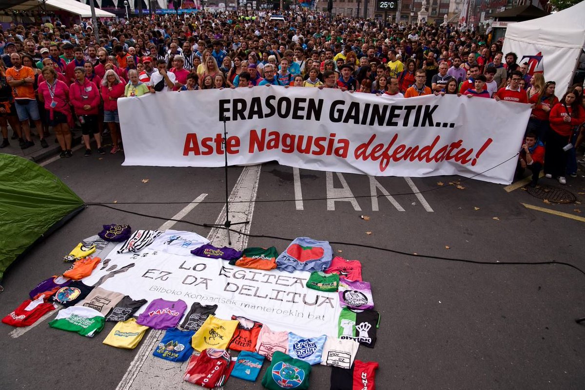 Manteroek bart jasandako erasoaren harira aldarrikatu dugu lo egitea ez dela delitua.

#erasorikEZ
#AsteNagusia25
#BilbokoKonpartsak