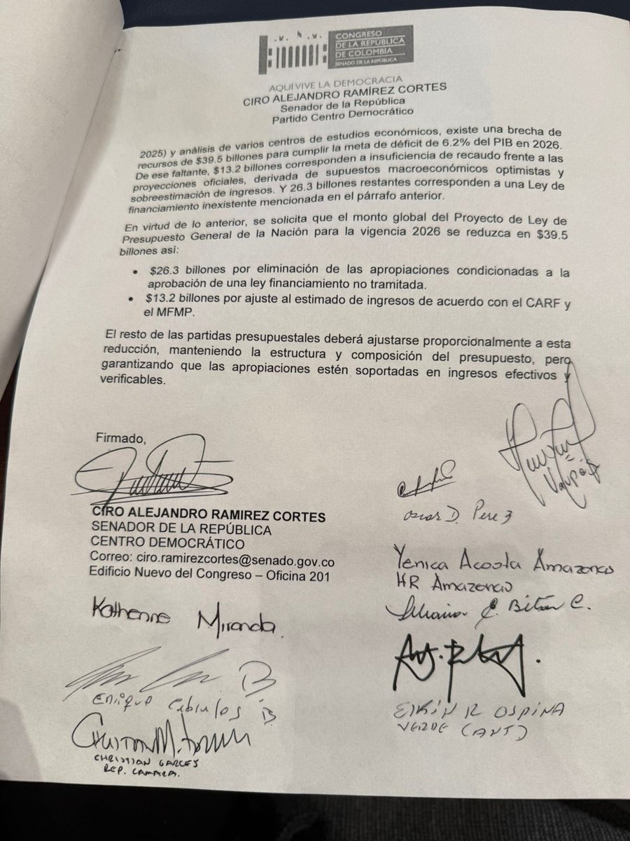 María del Mar Pizarro (@delmarpizarro) on Twitter photo La congresista que traicionó al pueblo colombiano <a href="/KatheMirandaP/">Katherine Miranda</a> hoy firma con el Centro Democrático una proposición para reducir el Presupuesto General de la Nación 39.5 billones, esto equivale a casi todo el presupuesto de min defensa y todas las universidades públicas. Además La congresista que traicionó al pueblo colombiano <a href="/KatheMirandaP/">Katherine Miranda</a> hoy firma con el Centro Democrático una proposición para reducir el Presupuesto General de la Nación 39.5 billones, esto equivale a casi todo el presupuesto de min defensa y todas las universidades públicas. Además