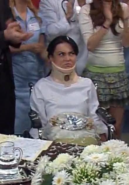 Todos en 2024 celebrando el fin de año y diciendo que fue un año fantástico 
Las Directioners en 2024: