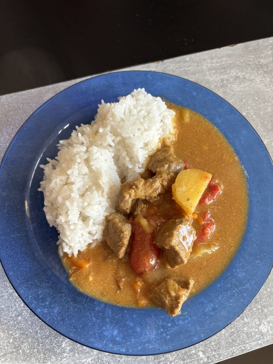 MimiMaid's tweet photo. Sanjis Curry - japanisches Curry mit Rind. #maidkitchen https://t.co/mCZGEJnrDy