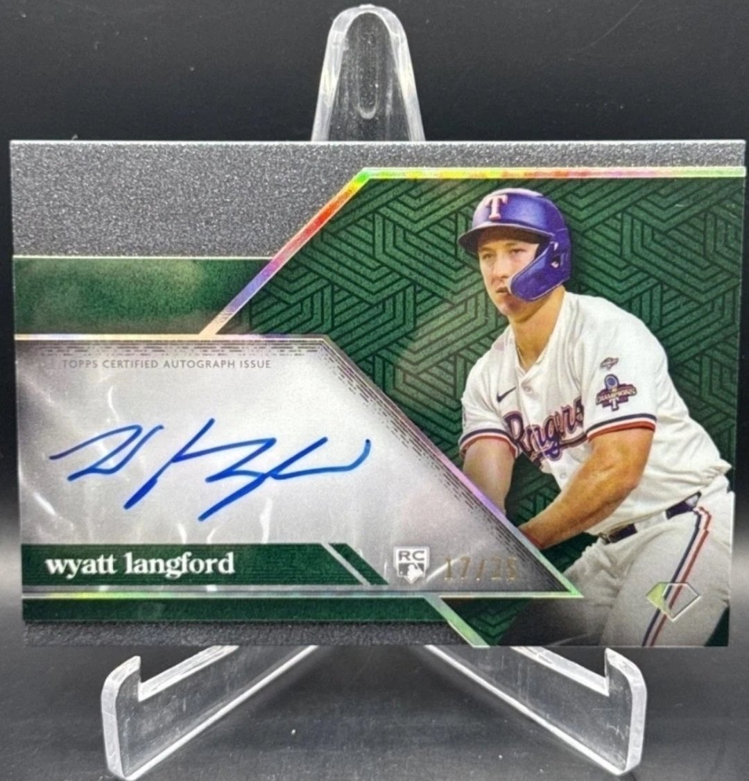 GIVEAWAY TIME  🚨🚨🚨🚨 

Think everyone will love this one

2024 Topps Diamond Icons Wyatt Langford Rookie On-Card Auto /25

Winner randomly chosen Thursday at 10PM EST.

Follow, Retweet, Tag a Friend &amp; Like for a chance to win!

#sportscards #thehobby #cards #topps