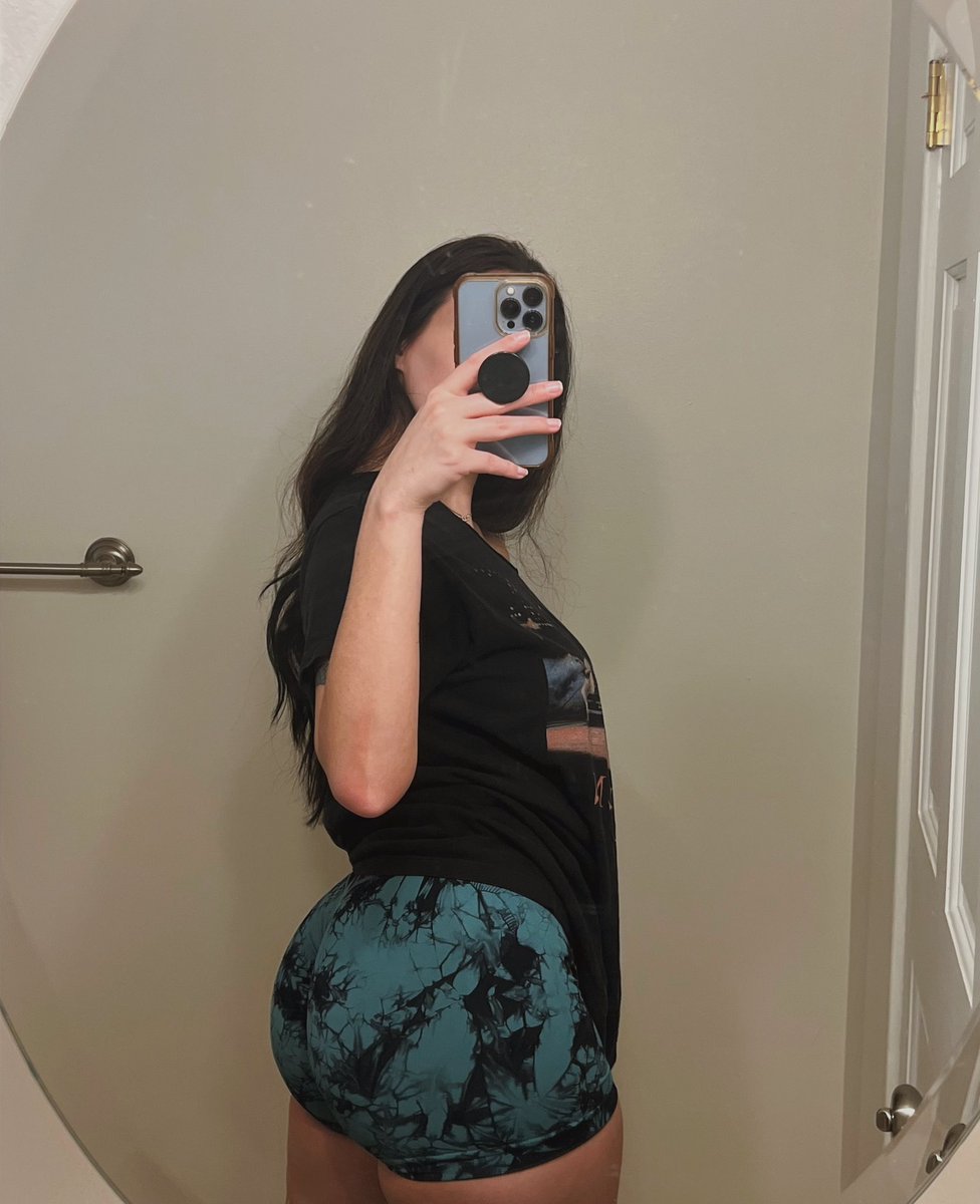 Keeping it short and sweet 🪞✨