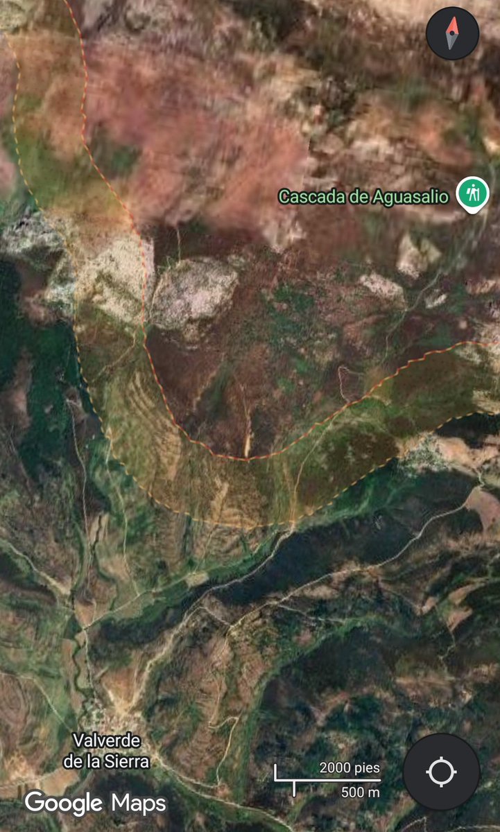 02miri93's tweet photo. Hola @JesusCalleja! Te escribo desde Valverde de la Sierra (León). Estamos desesperados... Tenemos el fuego llegando al pueblo, no viene la ayuda. 
Tememos por nuestras casas, nuestro pueblo, nuestra historia, nuestras vidas. https://t.co/V0sYwfgo3v