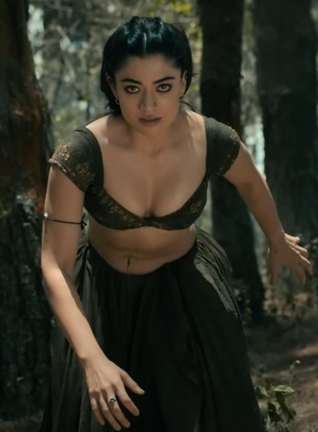 More than her Cleavage, I'm focusing on the tattoo on her navel