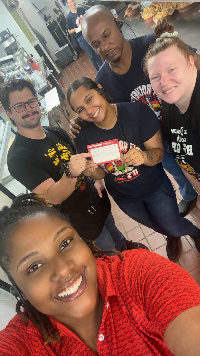 Starting the day off right!! CHR for the lunch team yesterday. 0% GWAP, 100% Food great, 100% SA, 95% Speed Perfect, 85% Clean. Way to execute your chilihead hospitality behaviors. #chilislove🌶️🫶🏾