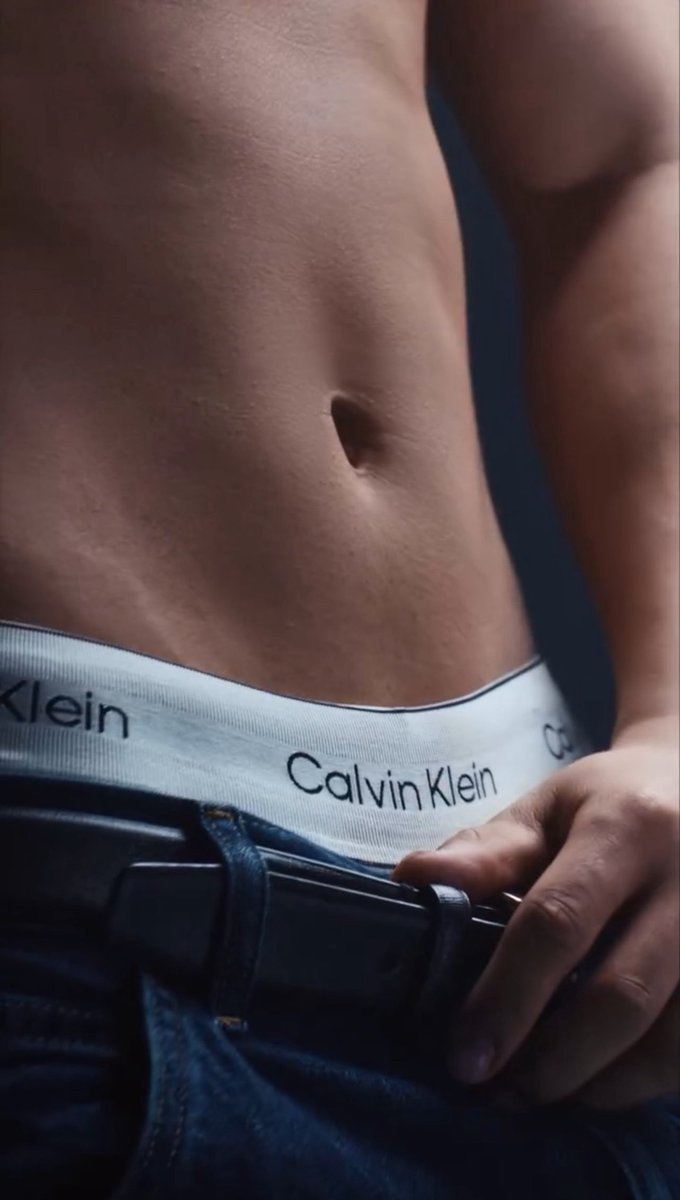 matandomoya's tweet image. você vê esse desgraçado pelado assim e pensa que ele é comprometido? pois é né