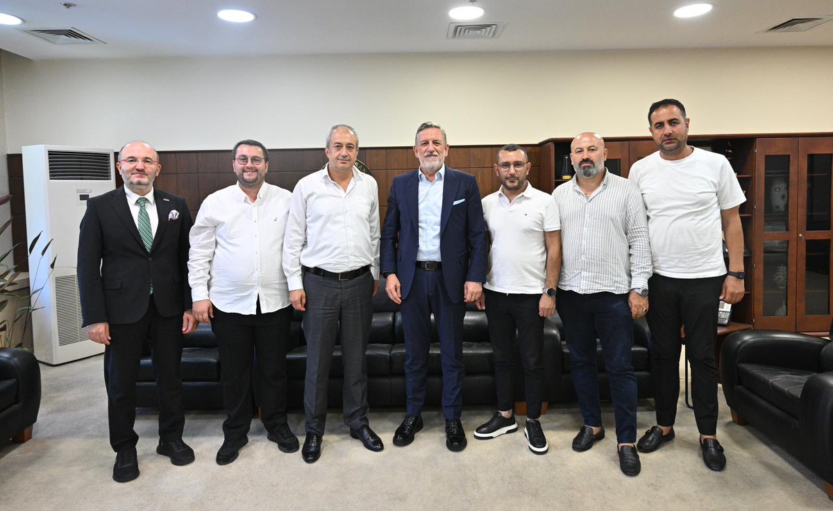 BTSO 43. Meslek Komitesi üyelerimizle bir araya gelerek, yolcu ve servis taşımacılığı sektörümüzün mevcut durumu, karşılaştığı sorunlar ve çözüm önerilerini değerlendirdik.

İlçeler arası S plaka dönüşümleri, servis araçlarına yönelik izin belgelerinin dijital ortama taşınması ve