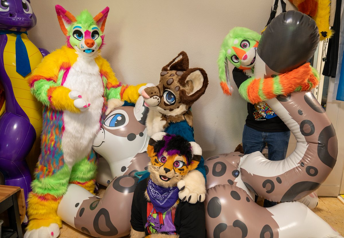 Inflate Them All! (@inflatethemall) on Twitter photo Crowded. Good kind of crowded ^^
w/ from left to right
🐶 <a href="/Ceiliguliminix/">Ceil Fox (NonBlutonian Fluid)</a>
🐆 <a href="/Richie_Paws/">Richie🐾•:ʔᴥʕ:•</a>
🐰 <a href="/bulmiha64/">Freka</a>
Sneps:
🎈 <a href="/FactoryCreature/">Imaginary Creature Factory</a>
🐱 <a href="/GentleFurStudio/">GentleFurStudio</a>
Mowmowmow! Crowded. Good kind of crowded ^^
w/ from left to right
🐶 <a href="/Ceiliguliminix/">Ceil Fox (NonBlutonian Fluid)</a>
🐆 <a href="/Richie_Paws/">Richie🐾•:ʔᴥʕ:•</a>
🐰 <a href="/bulmiha64/">Freka</a>
Sneps:
🎈 <a href="/FactoryCreature/">Imaginary Creature Factory</a>
🐱 <a href="/GentleFurStudio/">GentleFurStudio</a>
Mowmowmow!