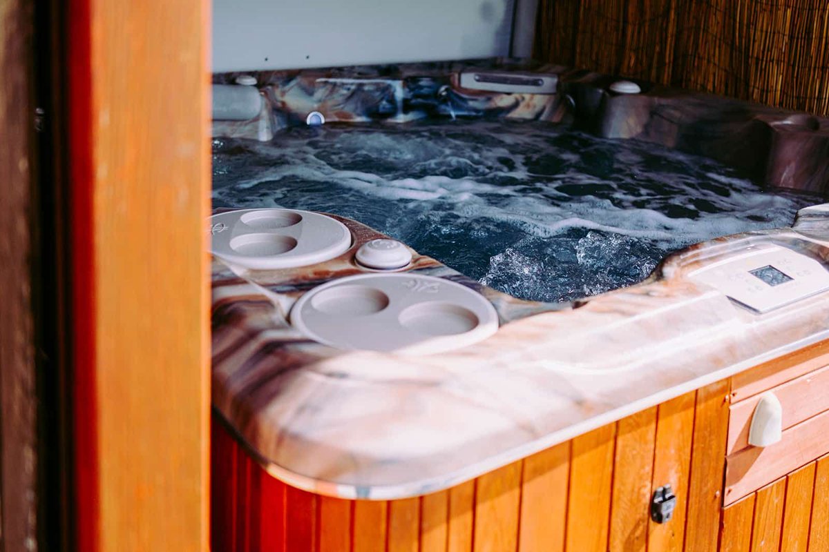 aroundaboutbrit's tweet image. Tithe Barn – Yorkshire Getaway in the Dales. 

Tithe Barn is a distinctive luxury conversion in the heart of the Yorkshire Dales National Park.

aroundaboutbritain.co.uk/NorthYorkshire…

#TitheBarn #YorkshireDales #Skipton #Countryside #HotTub #Staycation #Yorkshire #SkiptonCastle #BoltonAbbey