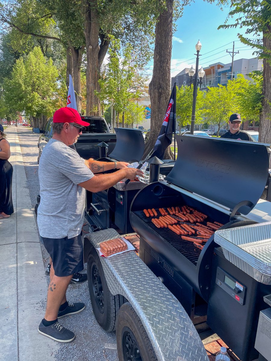 rlwconstruction's tweet photo. Throwback to Pioneer Day 2022, when RLW employees served up hot dogs and smiles in the community 🌭

Service doesn't always have to be big to make a difference; it's all about showing up and giving back.

#CommunityService #GiveBack #RLWRocks #TheLegacyContinues https://t.co/GvWFmSXW2N