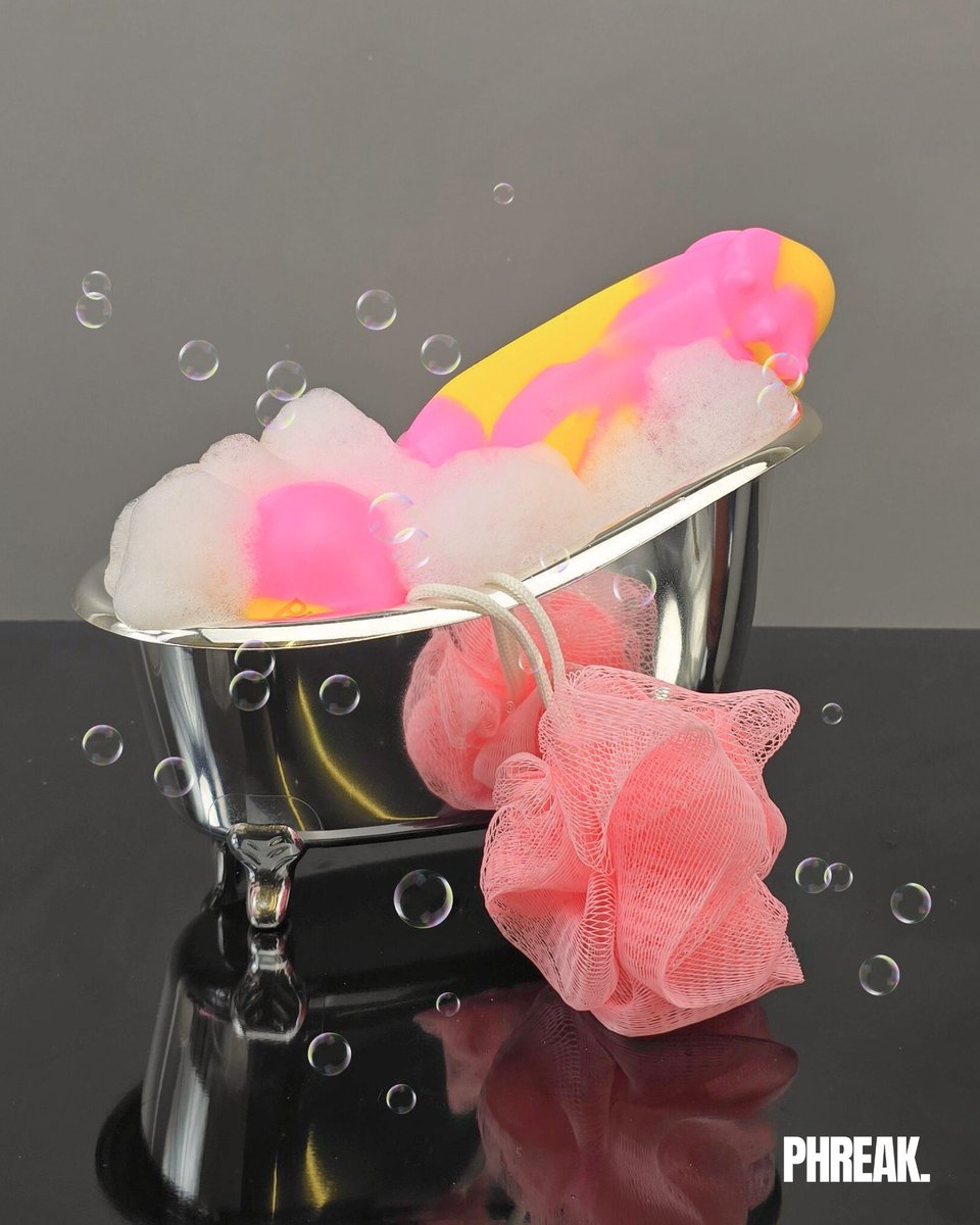 Hot tub, happy hour… heck yes 💦☀️
Step one: soak up the sun.
Step two: slip in a little extra fun before anyone notices 😏
Your ultimate summer bucket list isn’t complete without a splash of Phreak.

Have a hotel room jacuzzi bath or your very own private hot tub? You could