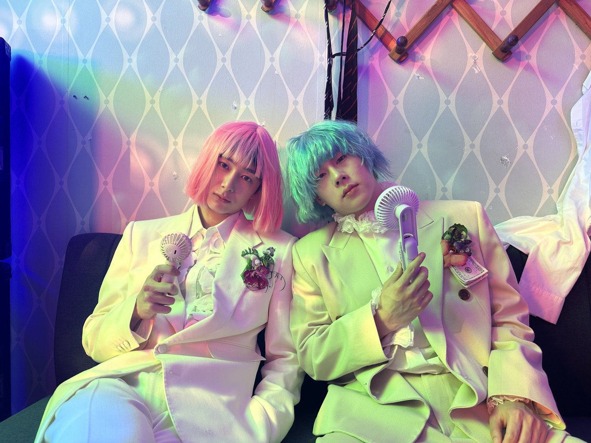 081925 kihyun sent a photo of jooheon and hyungwon wearing the wigs on 🫧